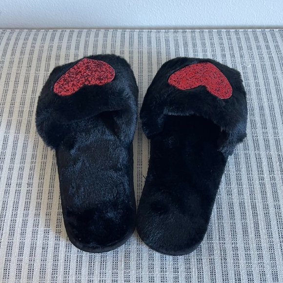 Fuzzy Open Toe Slippers With Red Glitter Heart in Black & Pink - Picture 3 of 7